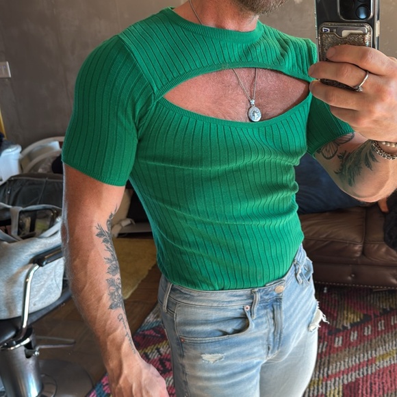 Green ribbed short sleeve shirt with keyhole across the chest men’s size medium - Picture 2 of 9